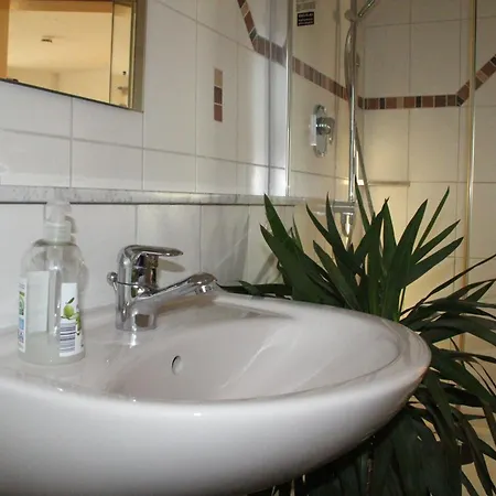 Apartment / Christ *