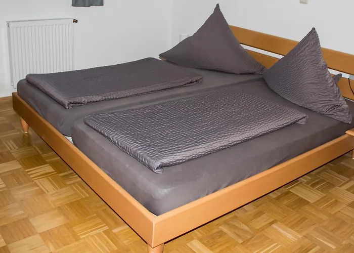 Apartment / Christ *